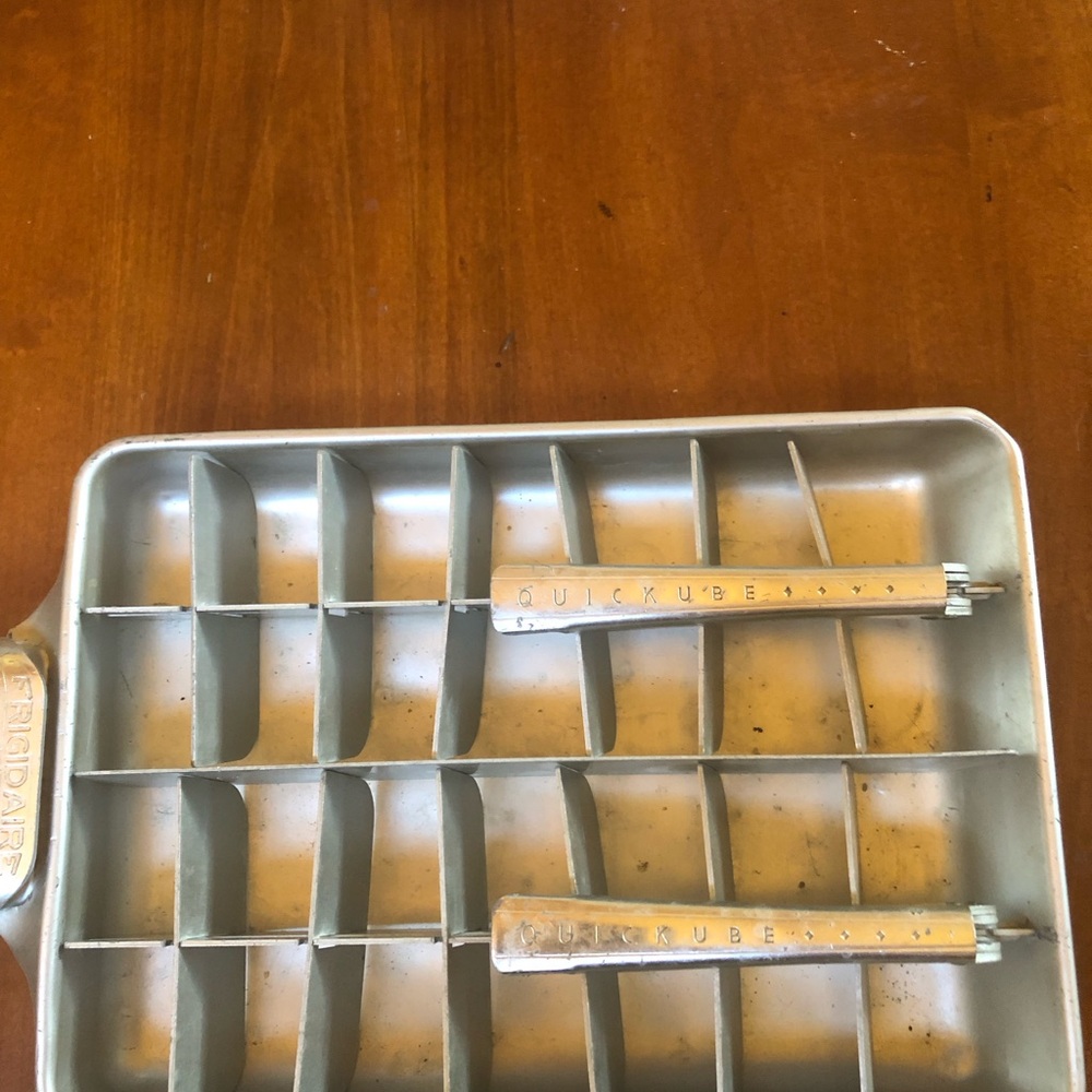 Vtg. Frigidaire Aluminum Ice Cube Tray - Silver
